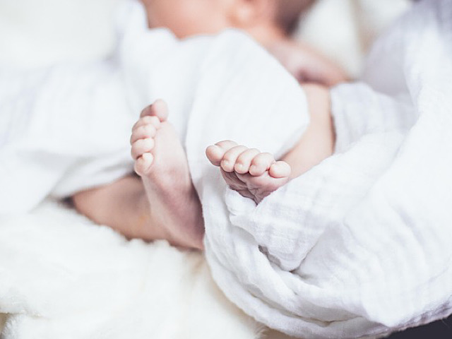 Kleidung, die Geborgenheit schenkt: So prägen Farben und Stoffe das Wohlbefinden von Kindern